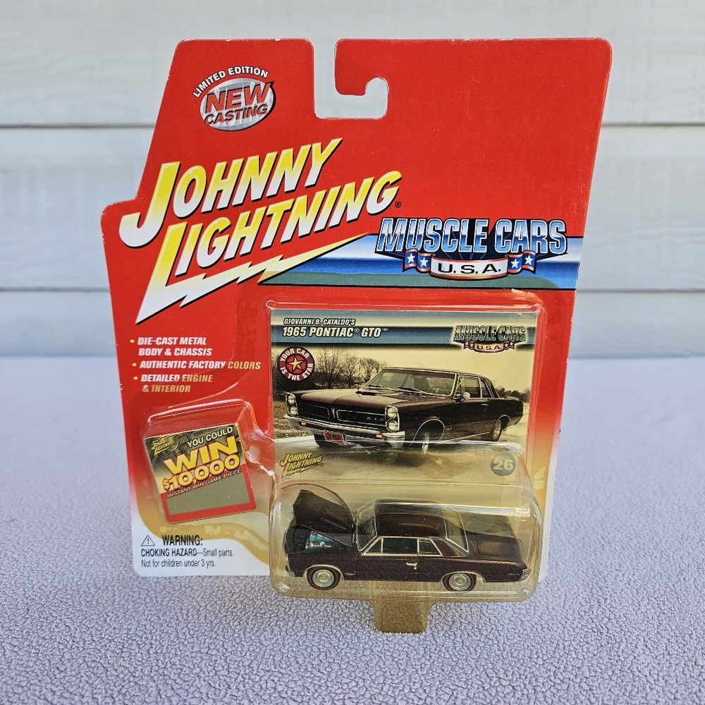 Johnny Lightning Muscle Cars USA 1965 Pontiac GTO 1:64 Die-cast Burgundy